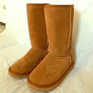 UGG Australia Classic Tall Sheepskin Boot (Size 7)